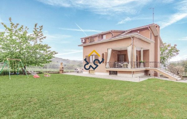 casa indipendente in vendita a Castignano