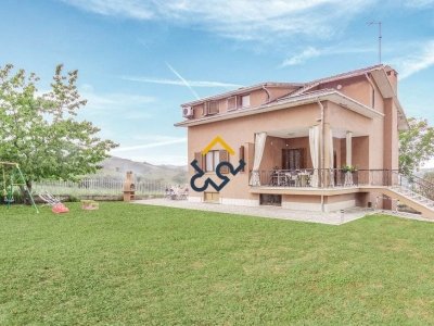 casa indipendente in vendita a Castignano