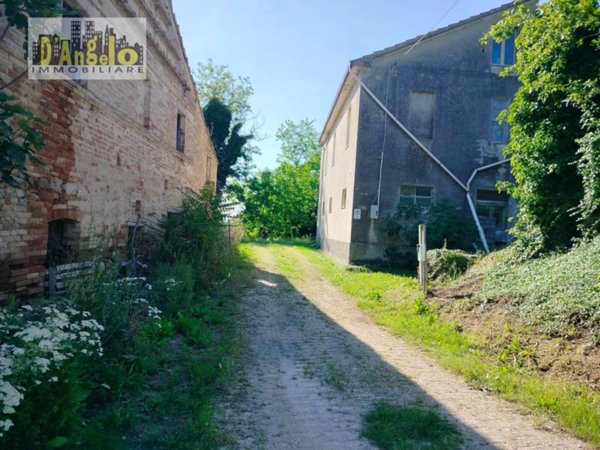 casa indipendente in vendita a Castignano
