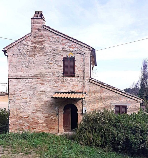 casale in vendita a Castignano