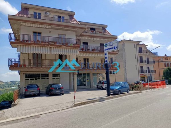 negozio in vendita a Castignano in zona Ripaberarda