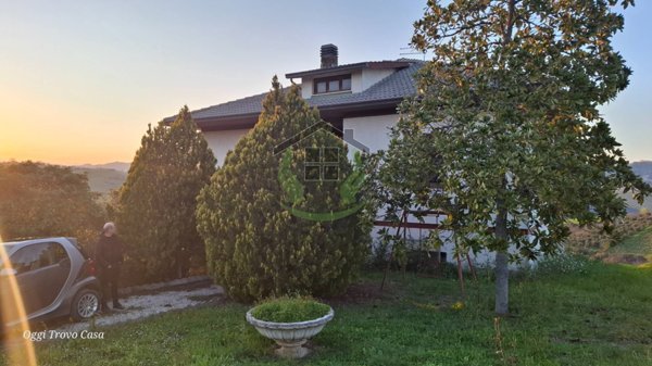 casa indipendente in vendita a Castignano