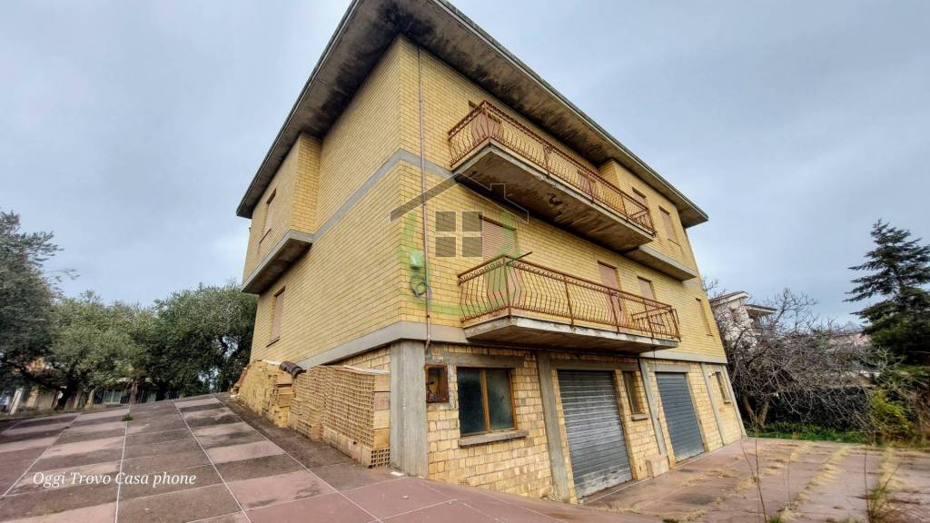 casa indipendente in vendita a Castignano