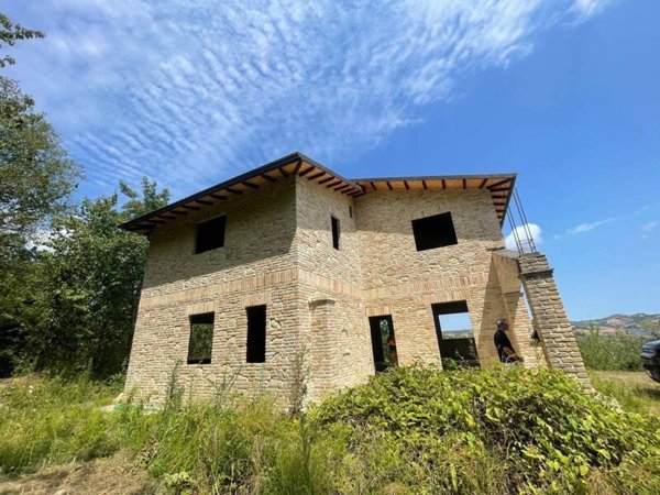 casa indipendente in vendita a Castignano