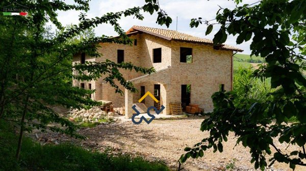 casa indipendente in vendita a Castignano