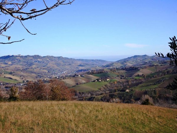 casa indipendente in vendita a Castignano