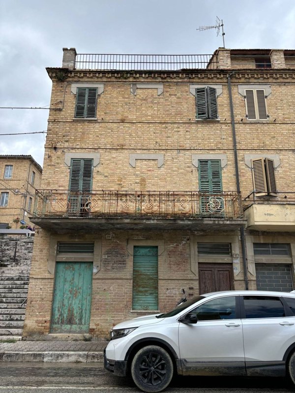 casa indipendente in vendita a Castignano