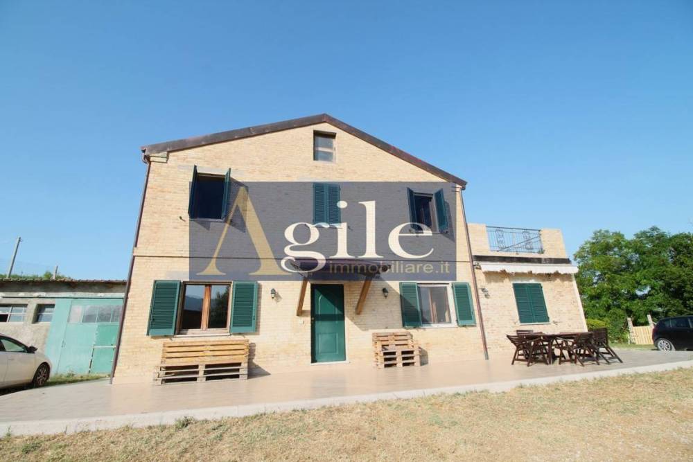 casa indipendente in vendita a Castignano