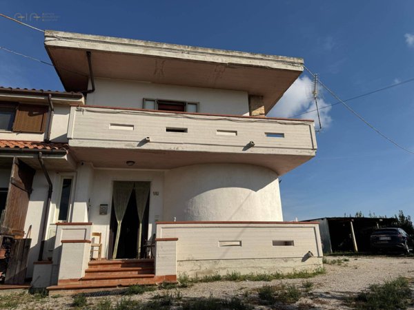 casa indipendente in vendita a Castignano