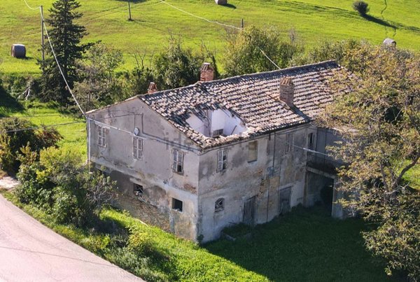 casale in vendita a Castignano