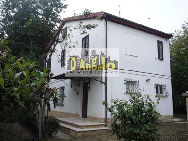 casa indipendente in vendita a Castignano