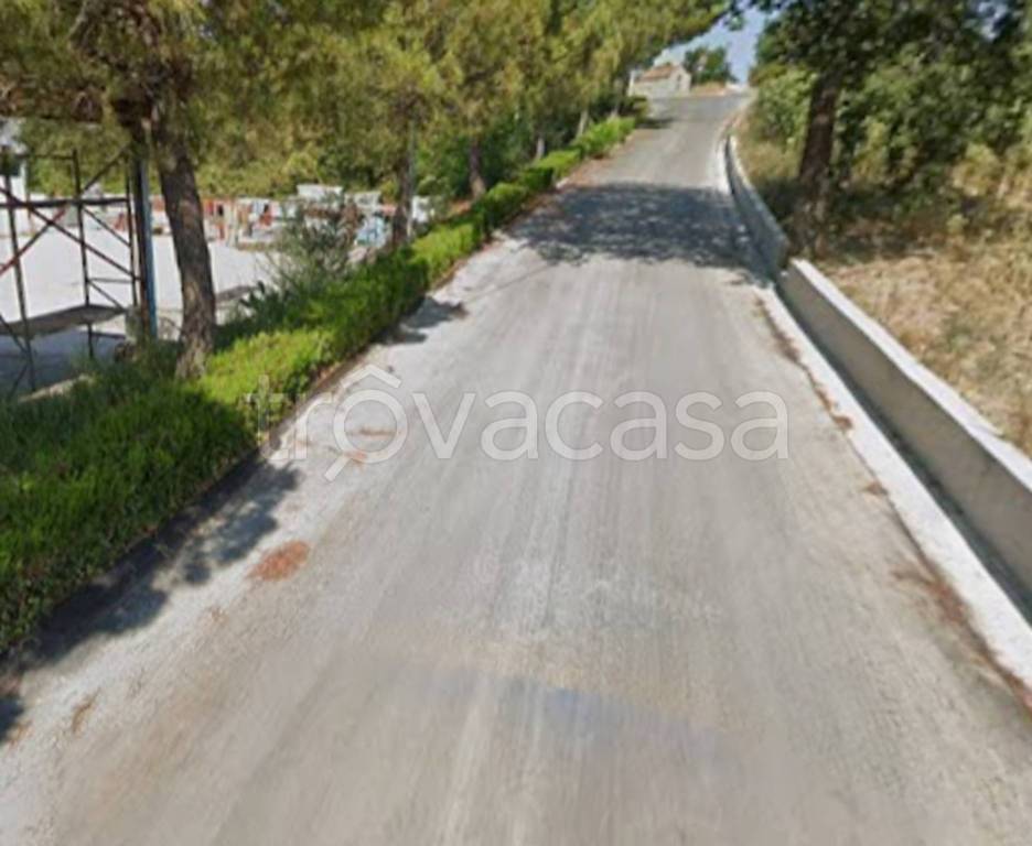 locale commerciale in vendita a Castignano