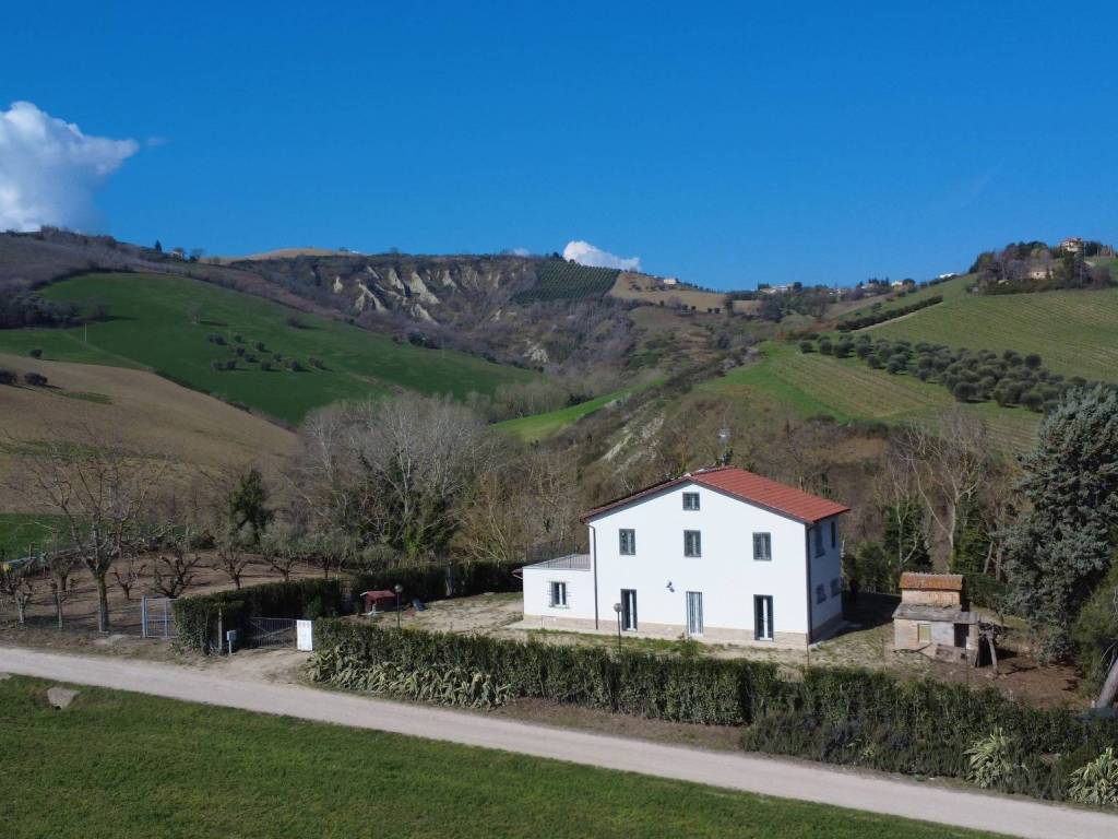 casa indipendente in vendita a Castignano