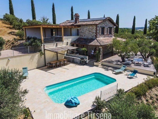 casa indipendente in vendita a Castignano in zona San Venanzo