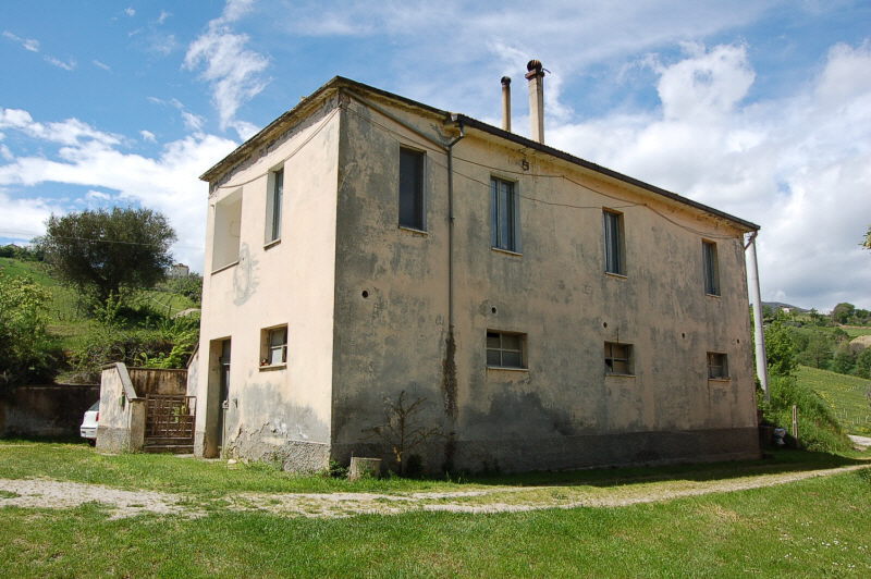 casa indipendente in vendita a Castignano