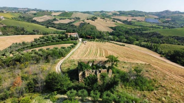 casa indipendente in vendita a Castignano