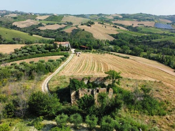 casa indipendente in vendita a Castignano