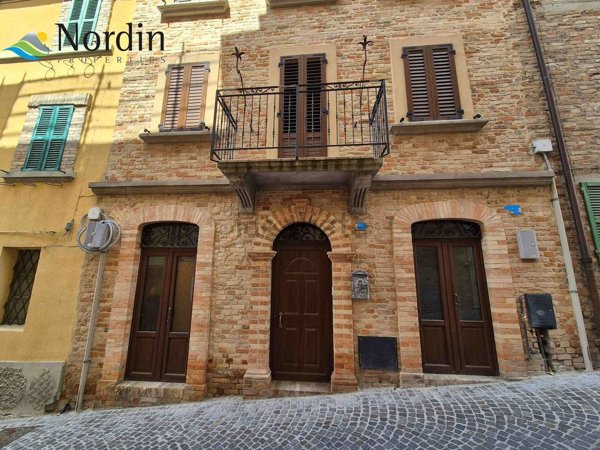 casa indipendente in vendita a Castignano