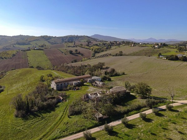 casa indipendente in vendita a Castignano in zona San Venanzo