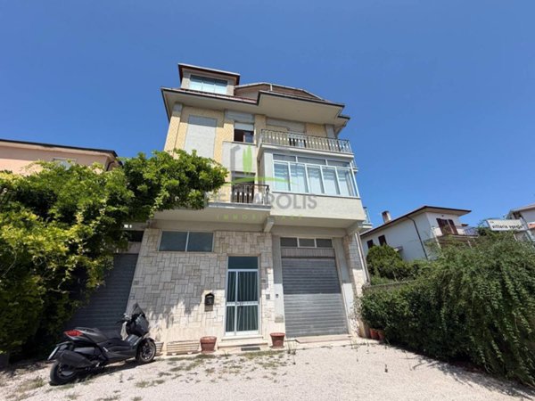 casa indipendente in vendita a Castignano