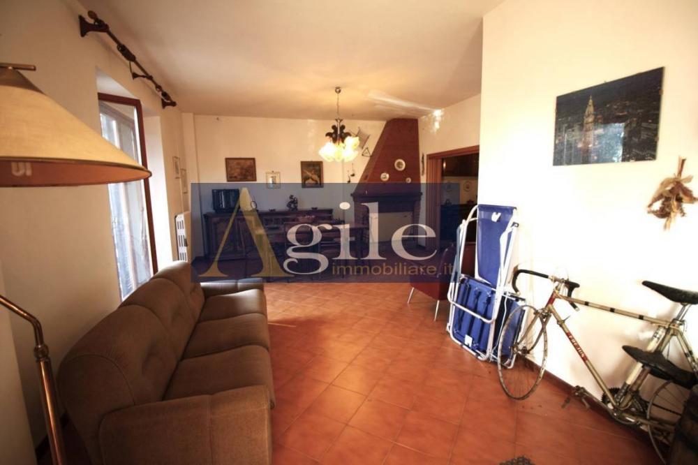 casa indipendente in vendita a Castorano