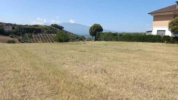terreno edificabile in vendita a Castorano