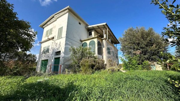 casa indipendente in vendita a Castorano