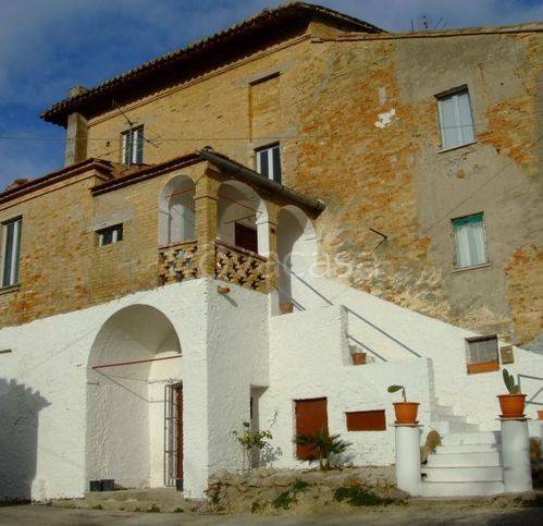 casa indipendente in vendita a Castorano
