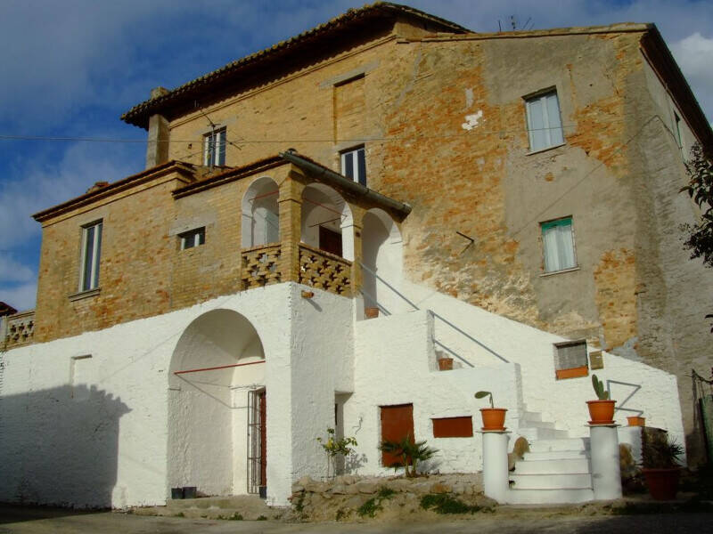 casa indipendente in vendita a Castorano