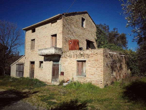 pentavano in vendita a Castorano