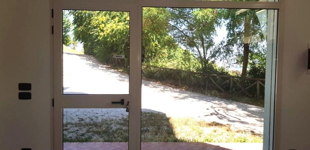 locale di sgombero in vendita a Castorano