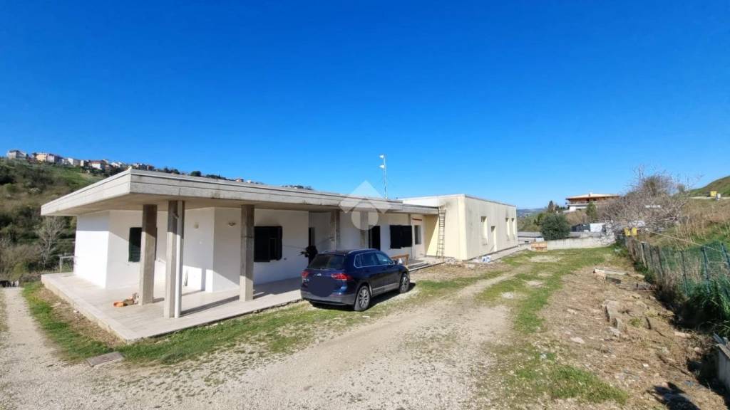 casa indipendente in vendita a Castorano in zona San Silvestro