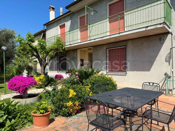 casa indipendente in vendita a Castorano