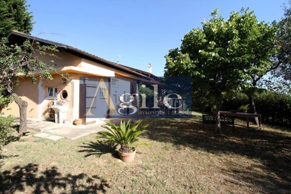 casa indipendente in vendita a Castorano