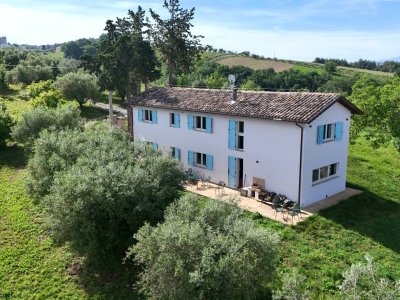 casa indipendente in vendita a Castorano