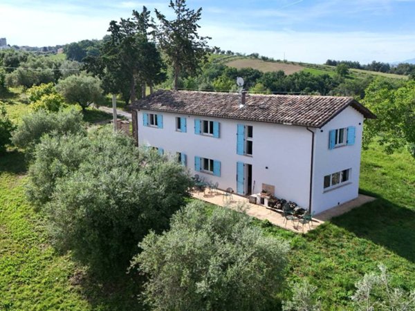 casale in vendita a Castorano