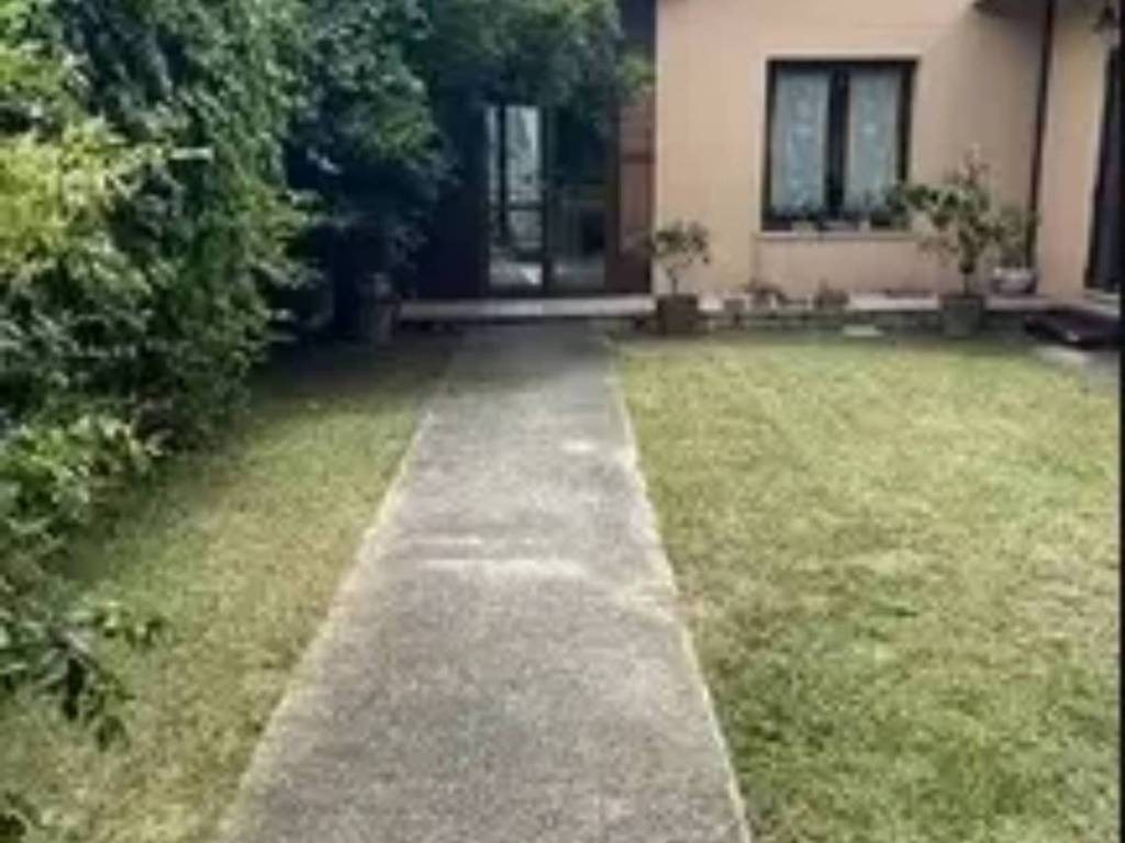 casa indipendente in vendita a Castorano