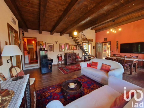casa indipendente in vendita a Castorano