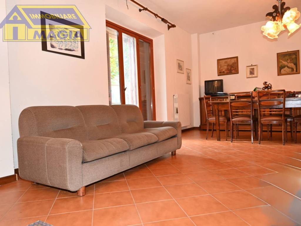 casa indipendente in vendita a Castorano