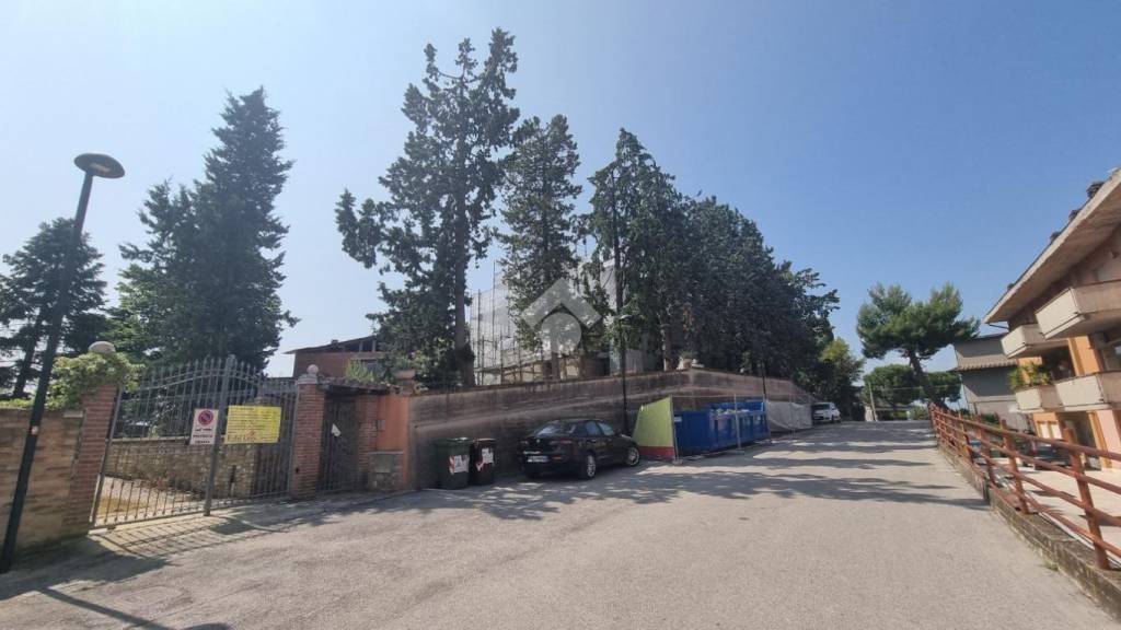 casa indipendente in vendita a Castorano