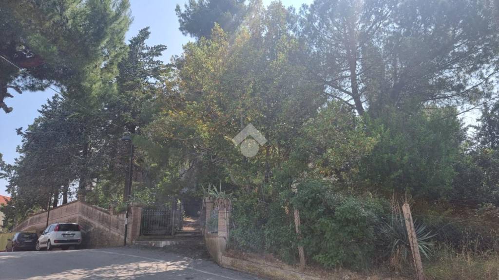 casa indipendente in vendita a Castorano