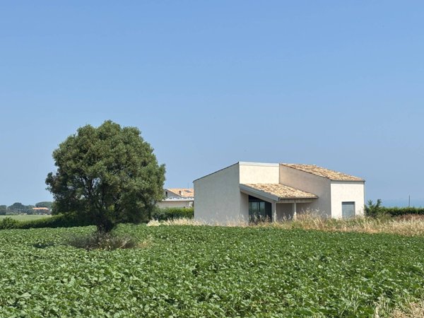 casa indipendente in vendita a Castorano