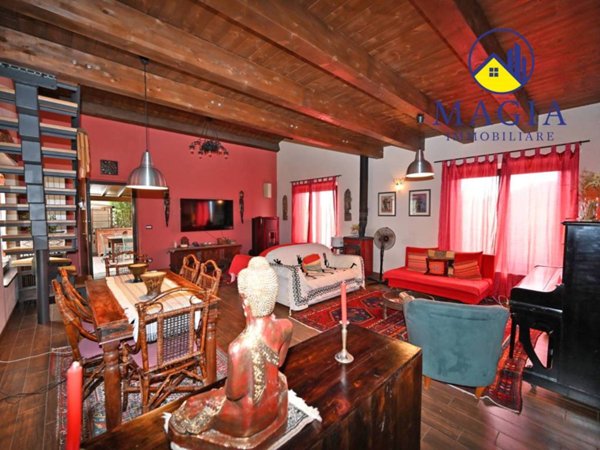 casa indipendente in vendita a Castorano