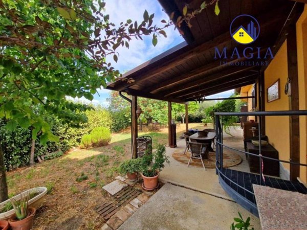 casa indipendente in vendita a Castorano