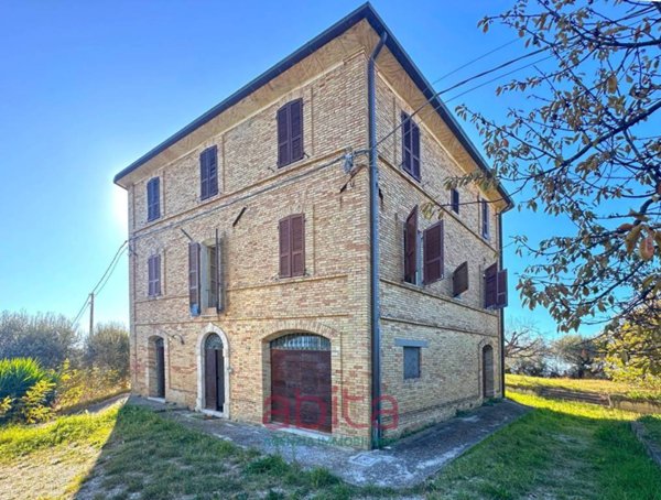 casa indipendente in vendita a Castorano in zona San Silvestro