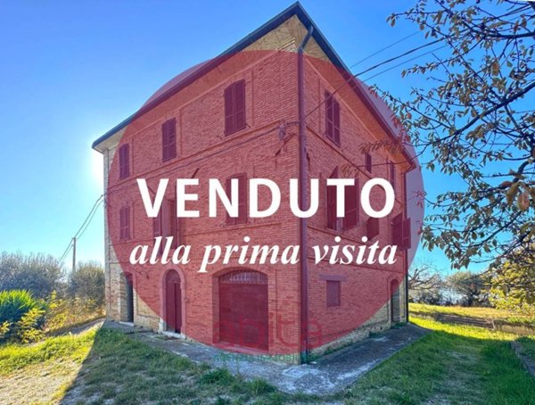 casa indipendente in vendita a Castorano