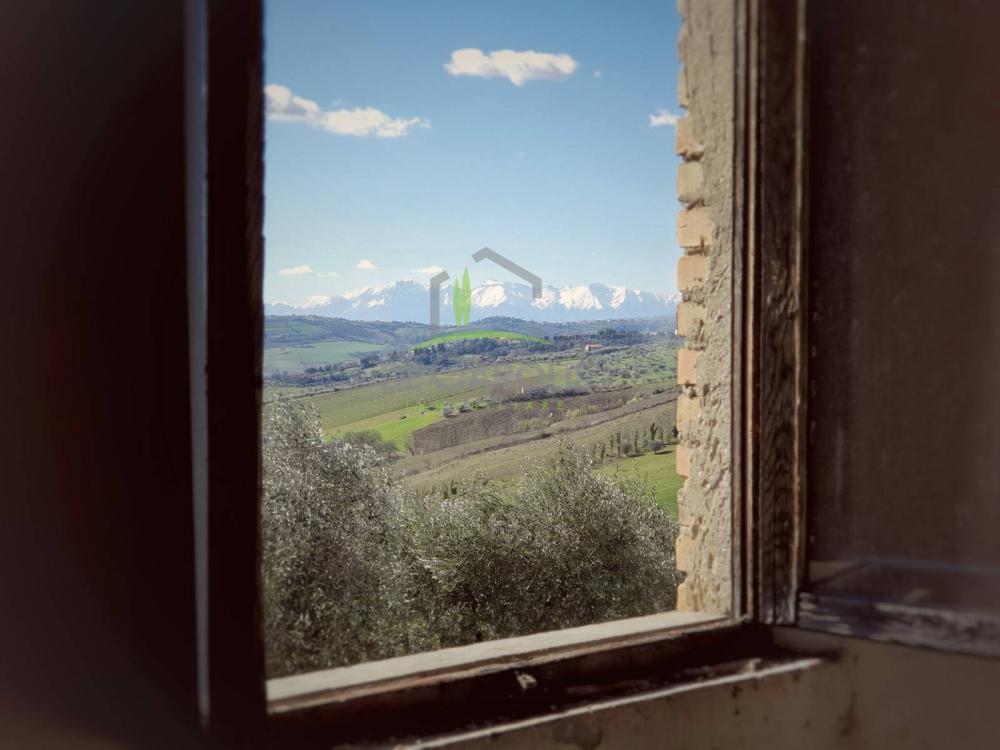 casa indipendente in vendita a Castorano