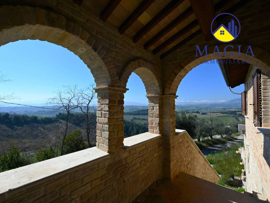 casa indipendente in vendita a Castorano