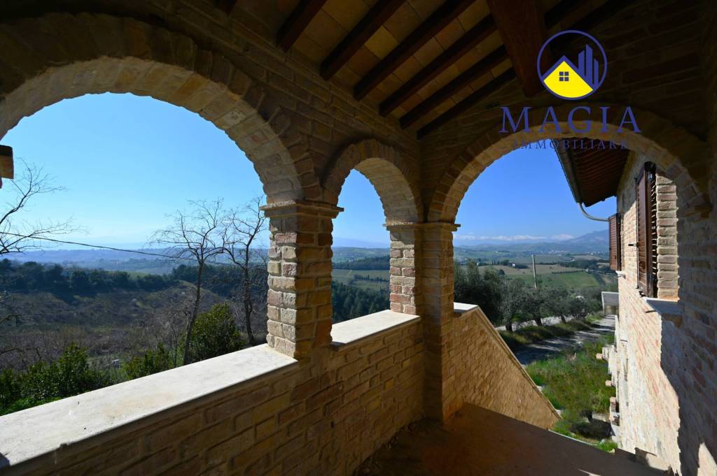 casa indipendente in vendita a Castorano