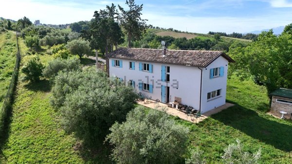 casale in vendita a Castorano